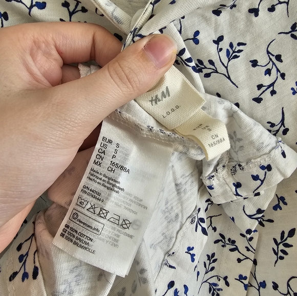 H&M size S 100% soft cotton mini dress white and blue flowers elastic waist band - Picture 2 of 4